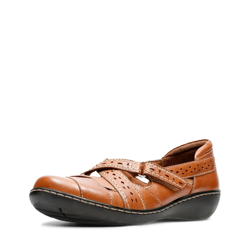 Clarks Women's Ashland Spin Q Slip-On Loafer, Tan, 6.5 UK