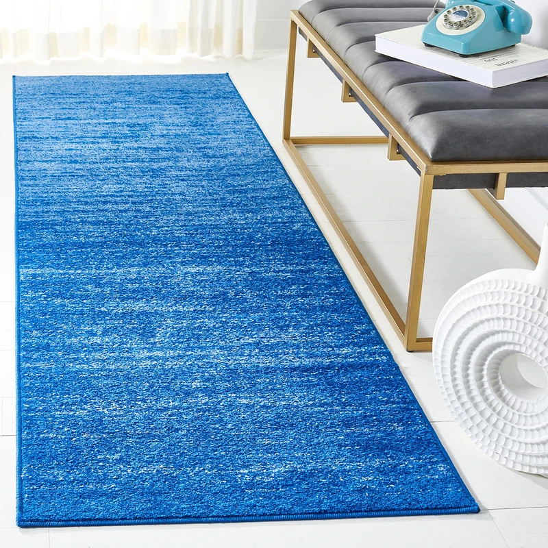SAFAVIEH Modern Ombre Rug for Living Room, Dining Room, Bedroom - Adirondack Collection, Short Pile, in Light Blue and Dark Blue, 76 X 244 cm