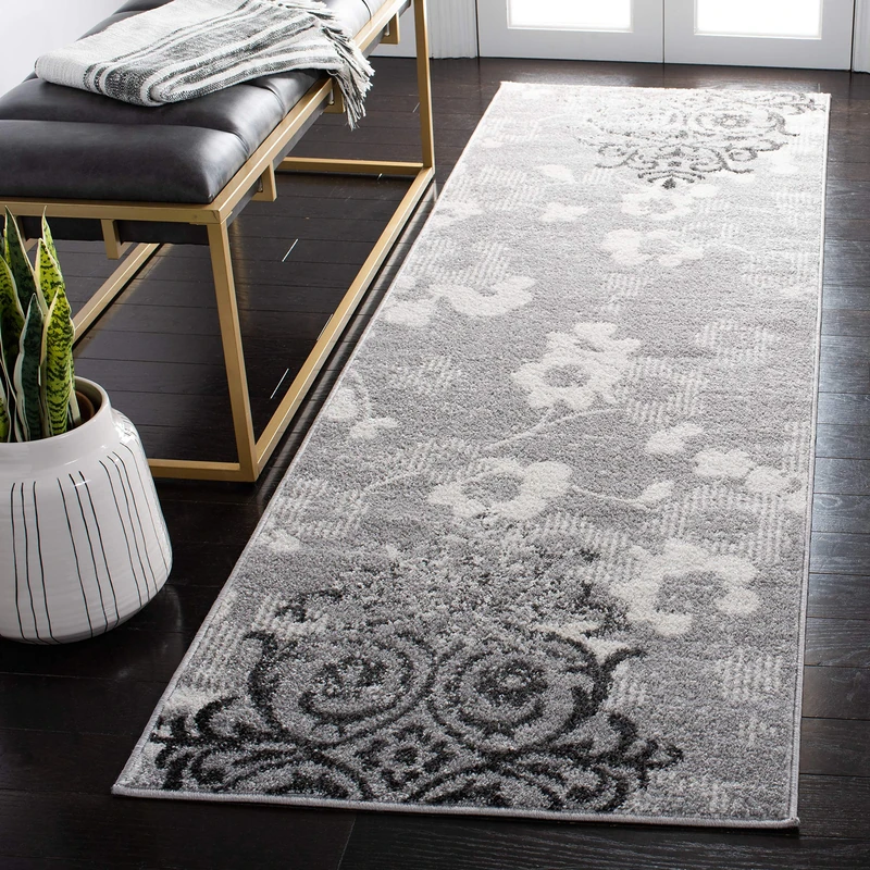 SAFAVIEH Floral Glam Damask Rug for Living Room, Dining Room, Bedroom - Adirondack Collection, Short Pile, in Silver and Ivory, 76 X 244 cm