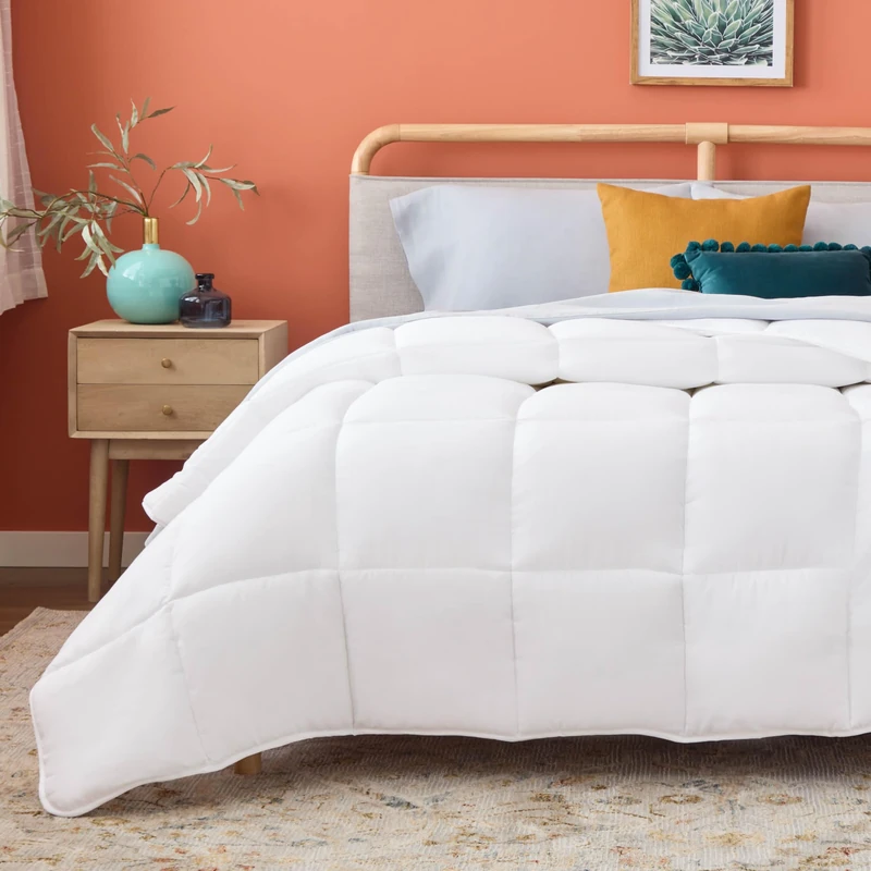 Linenspa All Seasons White Down Alternative Quilted Corner Beds Hypoallergenic Plush Microfiber Filling Machine Washable Comforter or Standing Blanket Queen