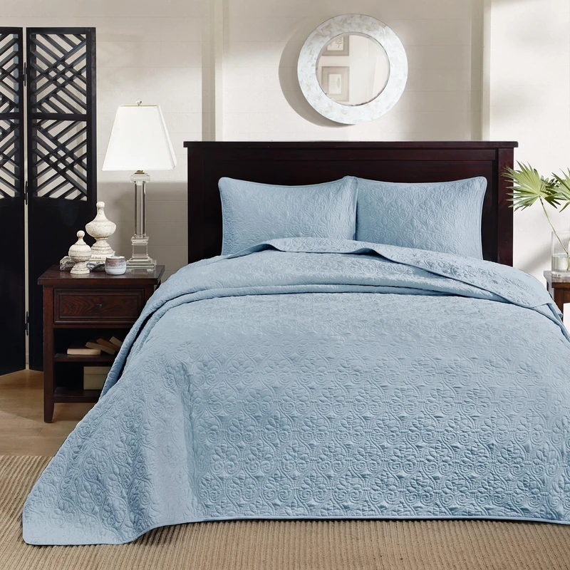 Madison Park Quebec Reversible Quilt Set Damask Design, Double Sided Stitching All Season, Lightweight Bedspread Bedding Set, Matching Sham, Blue, King(120"x118") 3 Piece