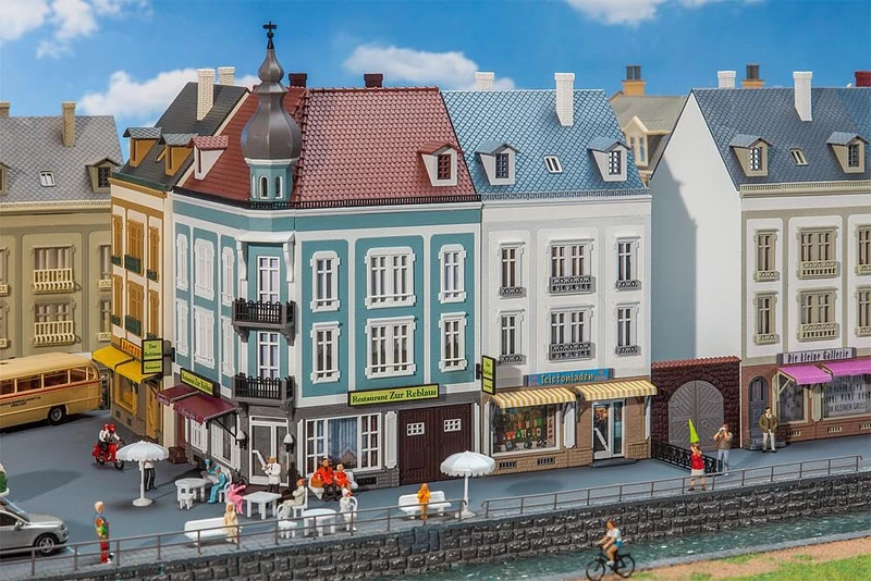 Faller FA 232387-2 Town Houses Beethovenstraße Accessories for Model Railway Model Making 18.5 x 7.7 x 27.9 cm