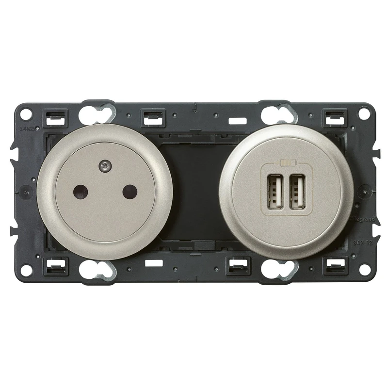Legrand Céliane Plug with Earth/Two USB Sockets, 250V, Grey, 099518, 250 voltsV