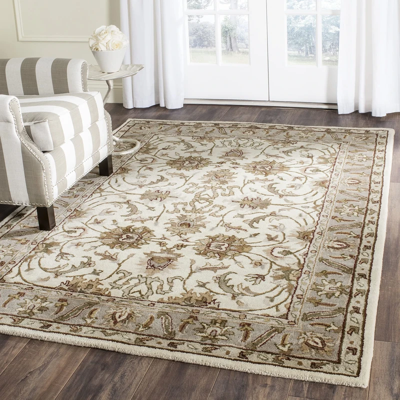 Safavieh Traditional Rug for Living Room, Dining Room, Bedroom - Royalty Collection, Short Pile, in Ivory and Dark Beige, 152 X 213 cm