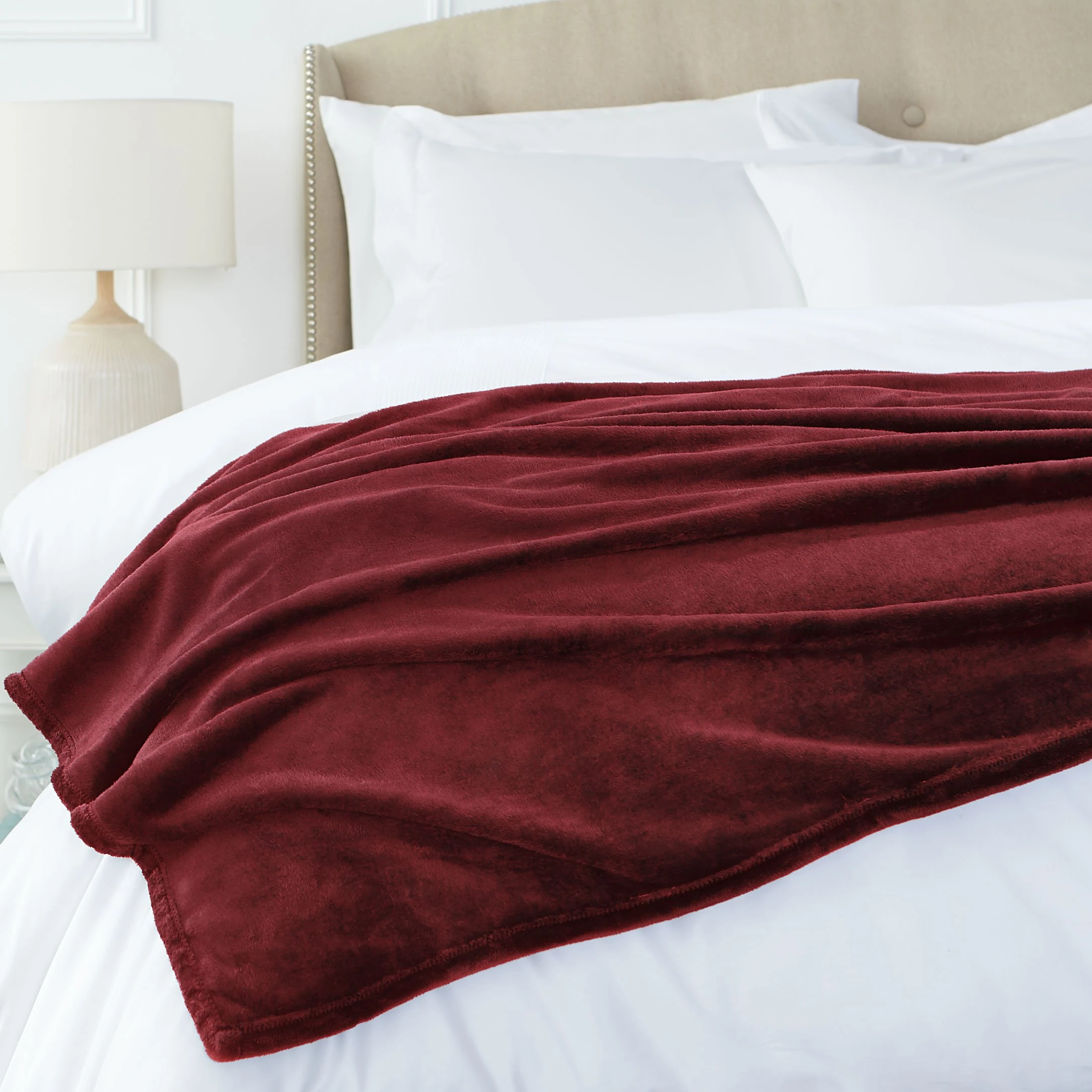 Amazon Basics Throw Blanket, Not Heated, Made of Soft Velvet Plush, 168 x 229 cm, Burgundy
