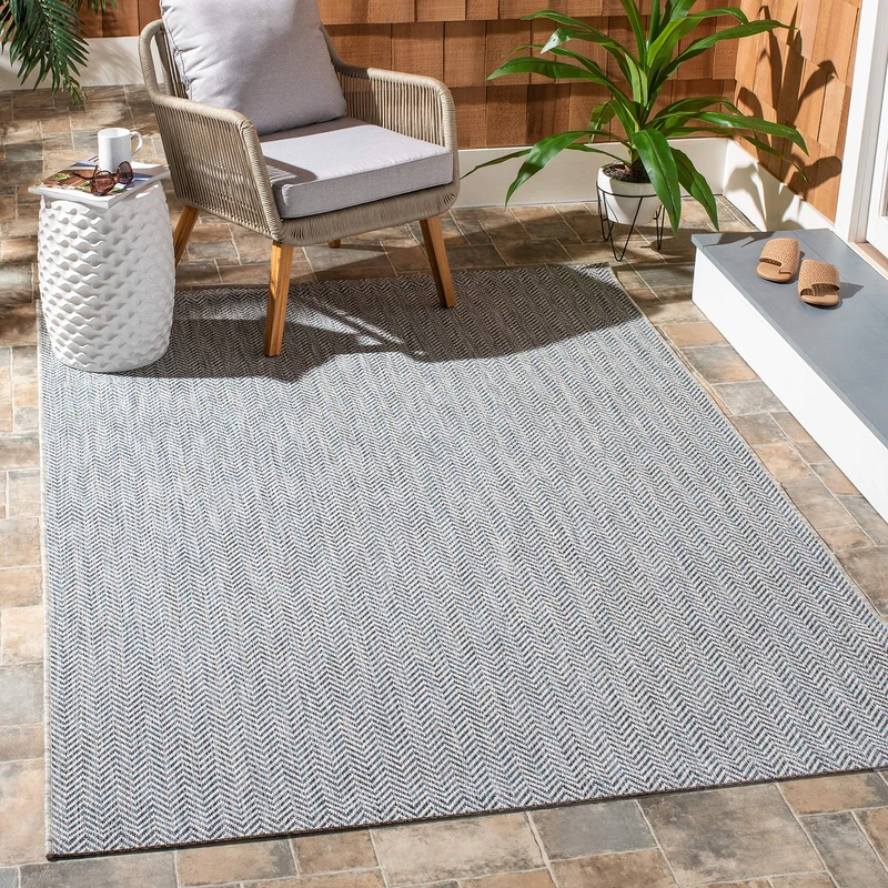 Safavieh Contemporary Rug for Living Room, Dining Room, Bedroom - Courtyard Collection, Short Pile, in Grey and Navy, 122 X 170 cm