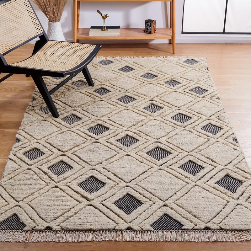 Safavieh Moroccan Inspired Indoor Hand Knotted Rectangle Area Rug, Kenya Collection, KNY805, in Ivory / Black, 152 X 244 cm for Living Room, Bedroom or Any Indoor Space