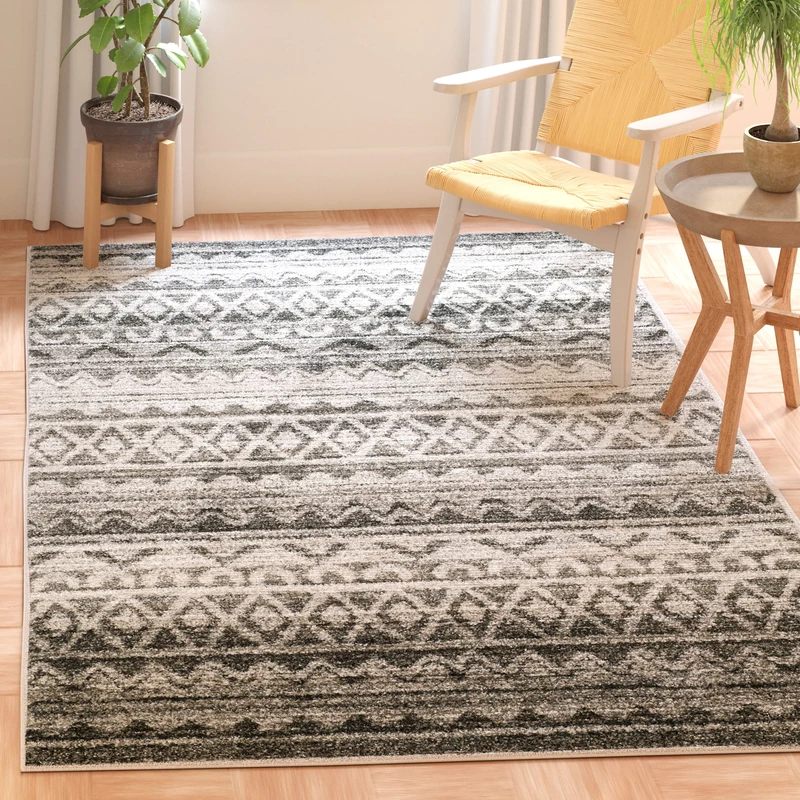 SAFAVIEH Contemporary Rug for Living Room, Dining Room, Bedroom - Adirondack Collection, Short Pile, in Ivory and Charcoal, 91 X 152 cm