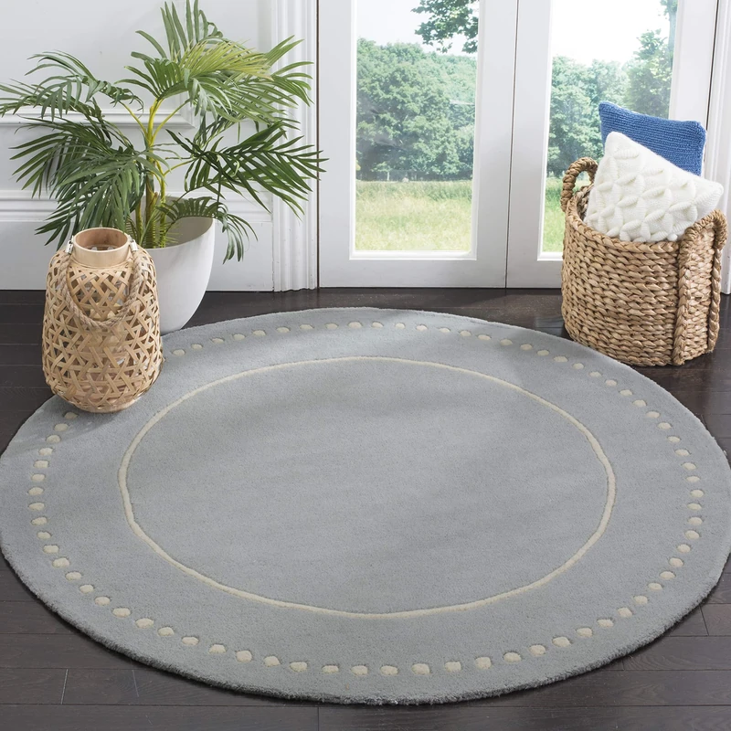 SAFAVIEH Traditional Rug for Living Room, Dining Room, Bedroom - Bella Collection, Short Pile, in Light Blue and Ivory, 152 X 152 cm