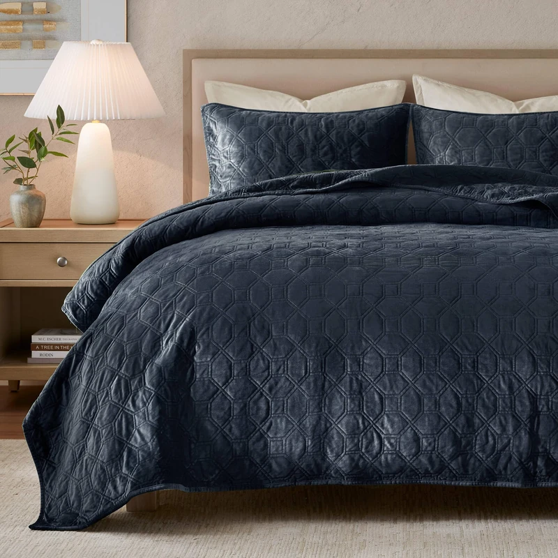 Madison Park All Season, Lightweight Coverlet, Cozy Bedding, Matching Shams, Polyester, Navy, Full/Queen (90 in x 90 in) - Image 1