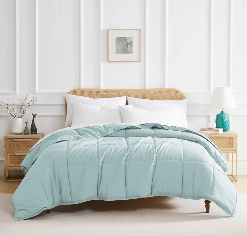 Southshore Fine Living, Inc. King Size Down Alternative Comforter, Oversized Cal King Comforter Only, Hotel Bedding, All Season Comforters for Guest Room, Wrinkle Free Bedding, Sky Blue Comforters