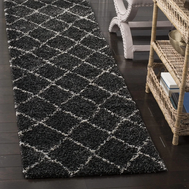 SAFAVIEH Shaggy Rug for Living Room, Dining Room, Bedroom - Arizona Shag Collection, Short Pile, in Anthracite and Beige, 69 X 244 cm