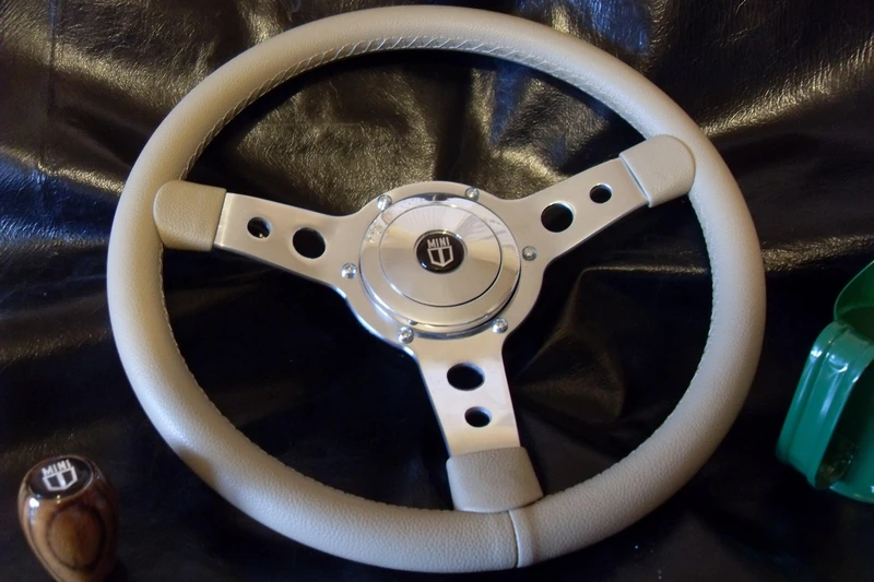 Mountney 33SPVBEI Polished Center Semi-Dished 3 Spoke, Beige Vinyl