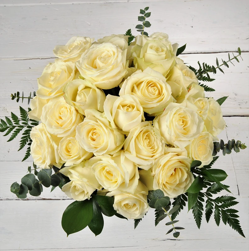 Homeland Florists Premium Valentines Day White Large Rose Bouquet, Fresh Flowers Delivered Next Day UK, Send a Stunning Romantic Gift