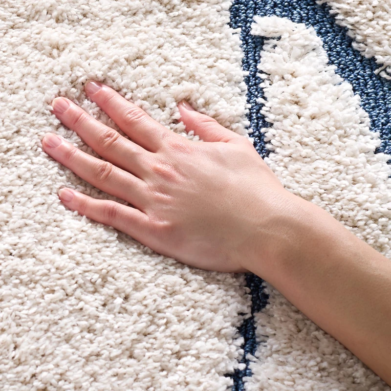 Safavieh Shaggy Indoor Woven Rectangle Area Rug, Florida Shag Collection, SG471, in Cream/Blue, 122 x 183 cm for Living Room, Bedroom or Any Indoor Space