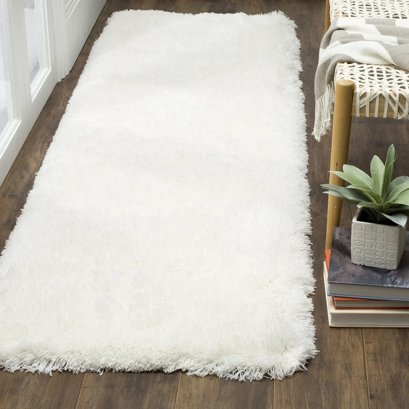 Safavieh Shag Rug for Living Room, Dining Room, Bedroom - Polar Shag Collection, Short Pile, in White, 69 X 244 cm