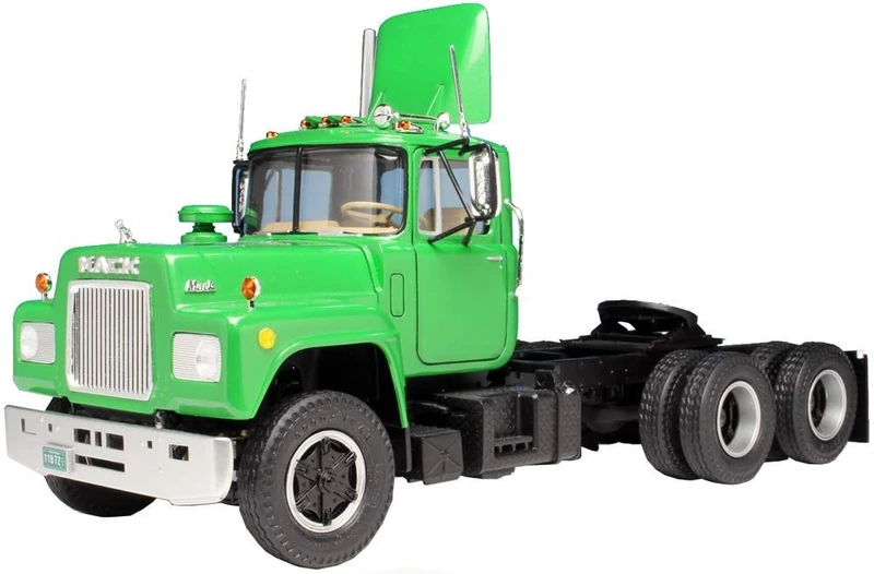 AMT 1:25 Mack R685ST Semi Tractor Model Building Kit
