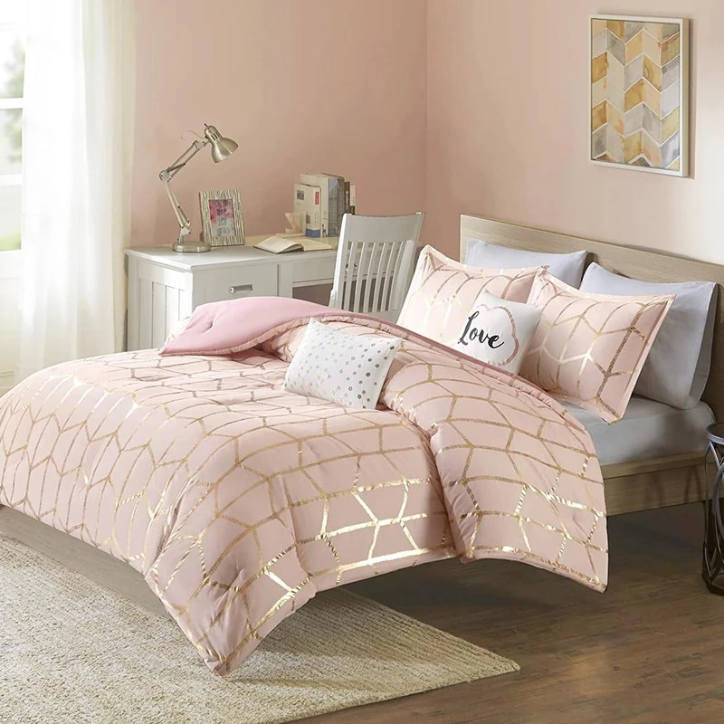 Intelligent Design Cozy Raina Comforter Set - 5 PC - Pink/Blush - Glam Metallic Gold Geometric Print Over Pink/Blush - Hypoallergenic Microfiber Brushed - Full/Queen - 1 Comforter, 2 Shams, 2 Pillows