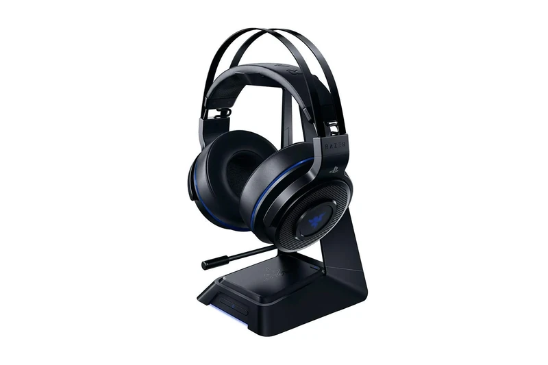 RAZER THRESHER ULTIMATE FOR PS4: Dolby 7.1 Surround Sound - Lag-Free Wireless Connection - Retractable Digital Microphone - Base Station Wireless Receiver - Gaming Headset Works with PC & PS4