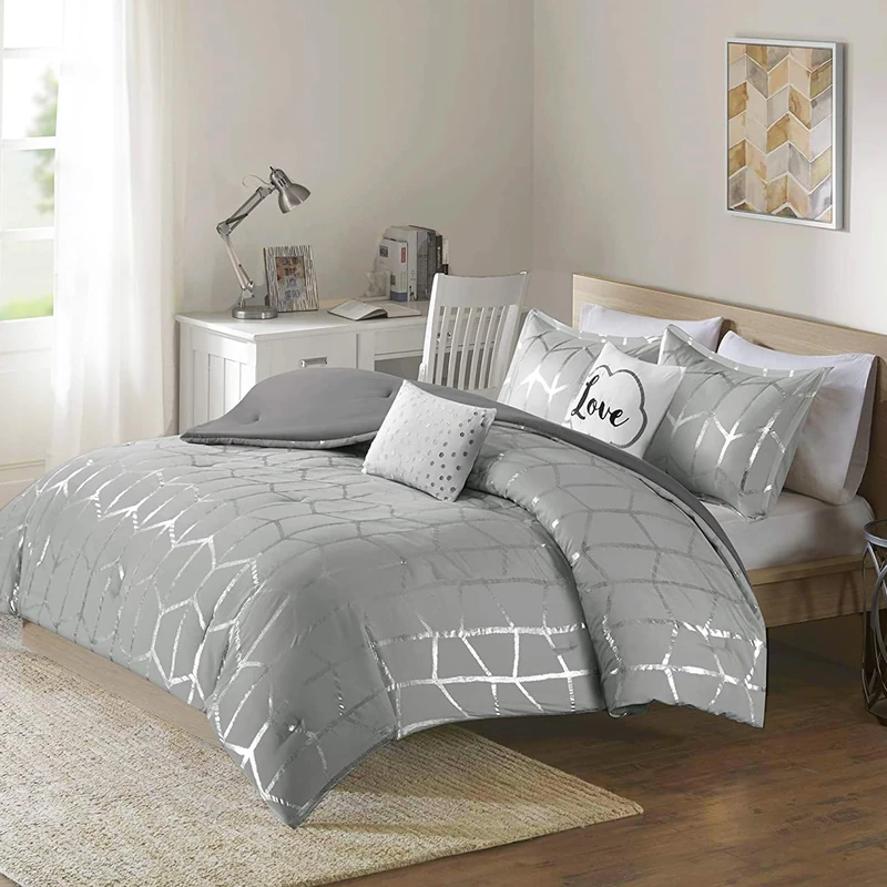 Intelligent Design Raina Full/Queen Comforter Set, Soft Microfiber Comforter Set Queen, Modern Geometric Metallic Bed Set, 5 Pieces College Bedding Comforter Set with 2 Shams, 2 Toss Pillows Grey