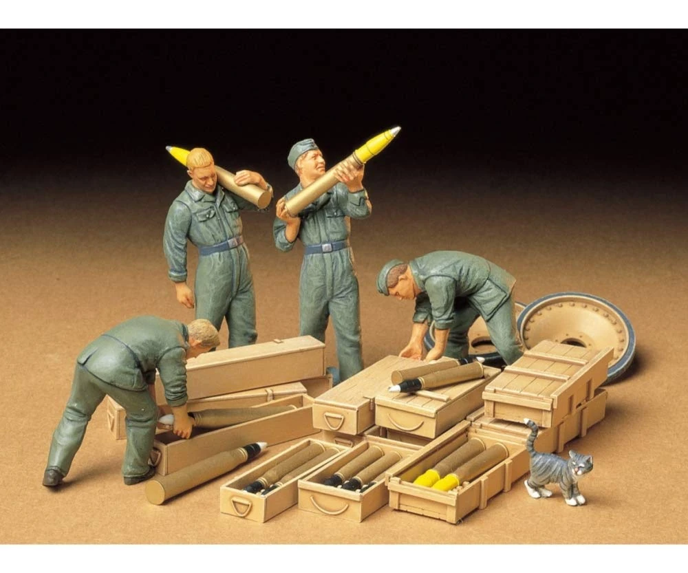 Set of 4 German Tank Ammo Loading Crew Figures 1:35 Plastic Model Assembly Kit