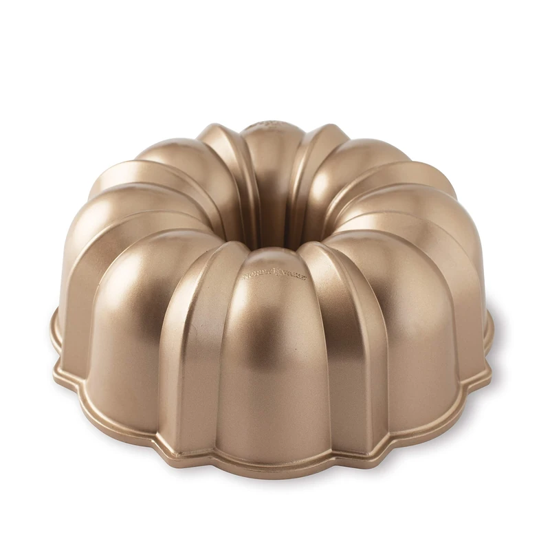 Nordic Ware Original 12-Cup Bundt Pan, Original Cast Aluminium Bundt Tin, Bundt Cake Tin with Fluted Pattern, Cake Mould Made in the USA, Colour: Toffee