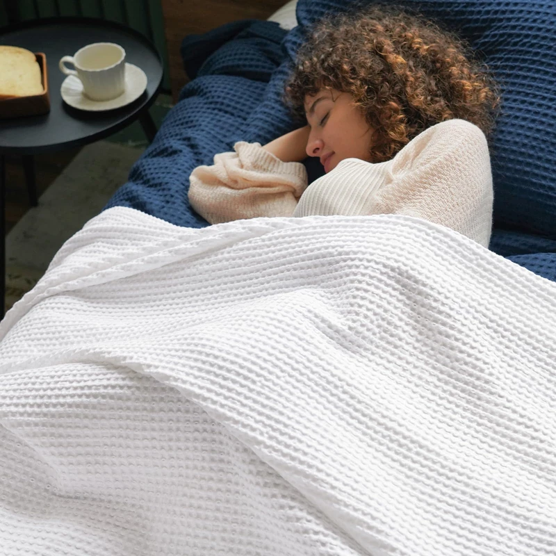 PHF 100% Cotton Waffle Weave Thermal Blanket for Home Decorations - Soft Comfortable Breathable and Moisture Absorption for All Season - Perfect for Couch Bed Sofa King Size (225 x 270cm) White
