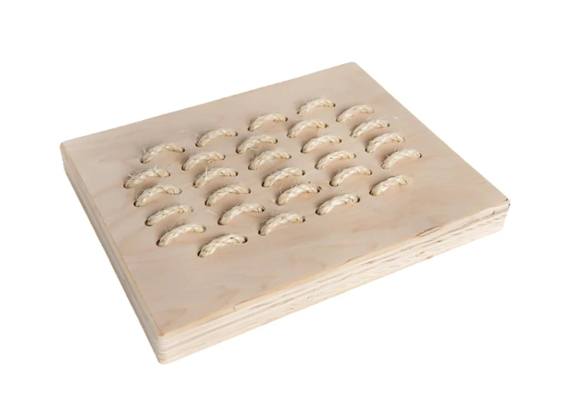 SMALL PET SELECT Digging Platform – Handmade Pine & Sisal Enrichment for Rabbits & Small Pets – Encourages Natural Digging Behavior, Replaceable Rope, Compact and Durable