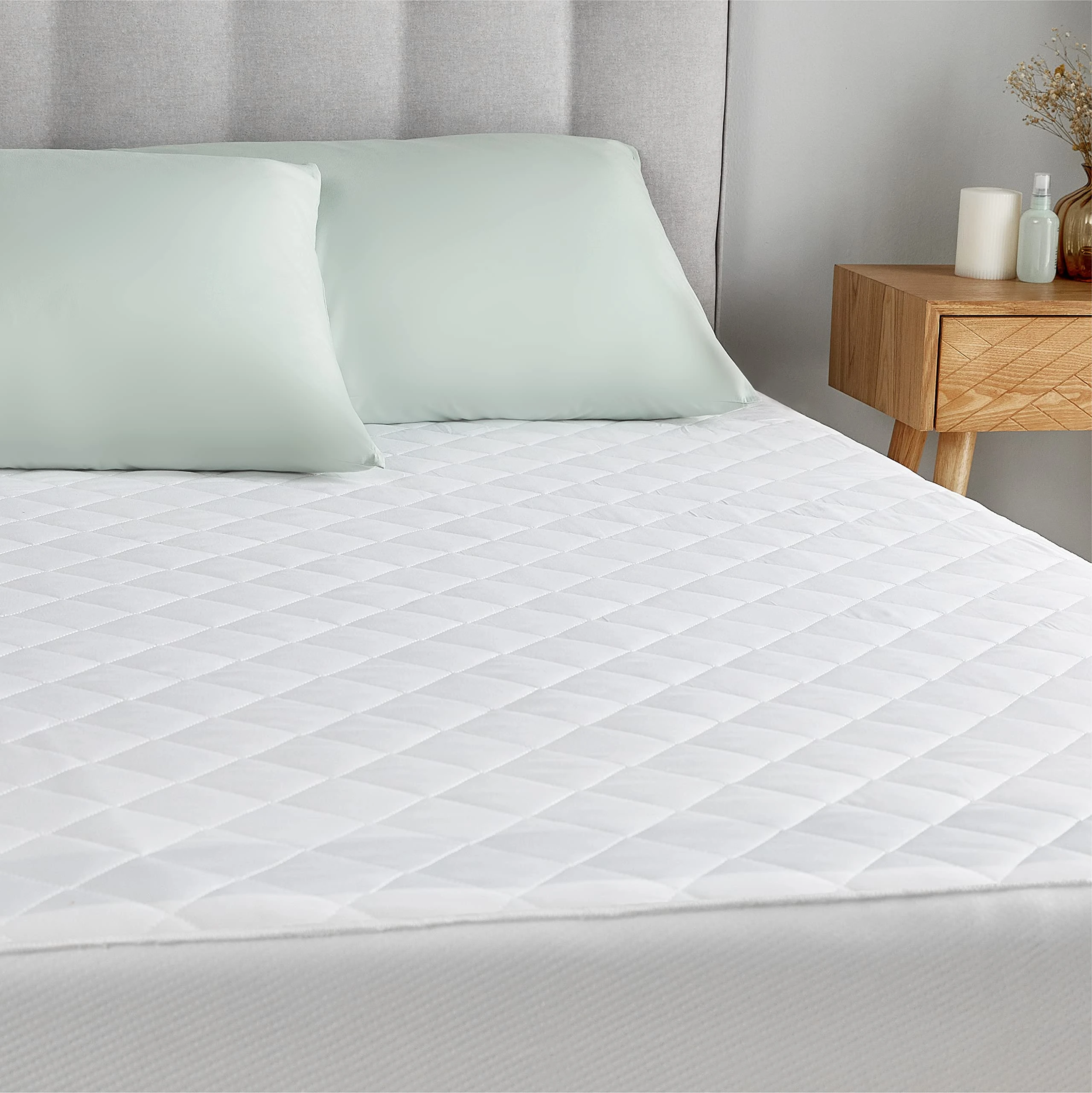 Silentnight Anti Allergy Mattress Protector - Ideal for Allergy and Asthma Sufferers Protecting Against Bacteria and Dust Mites - Bed Cover Pad with Deep Fit Straps, Machine Washable, Single