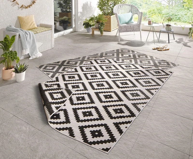 NORTHRUGS Malta Indoor and Outdoor Rug 160 x 230 cm - Reversible Rug Weatherproof Modern Geometric Pattern for Balcony Patio Garden Conservatory Kitchen Living Room Rug Waterproof in Black Cream