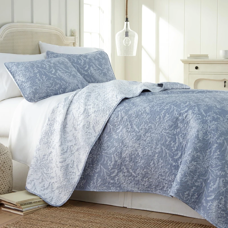 Southshore Fine Living, Inc. All Season Reversible Quilt, Botanical King Size Quilt Set, 3-Piece Set Blue and White Bedspread with Two Matching Quilted Pillow Shams, King/California Size, Blue