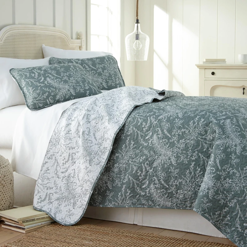 Southshore Fine Living, Inc. Oversized Quilt Bedding Set Full Size, Reversible Quilt, Floral Coverlet, Printed Bedspread 3-Piece with Two Matching Quilted Pillow Shams, Full/Queen Quilts, Green (Teal)