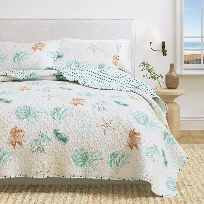 Great Bay Home 2-Piece Twin Reversible Lightweight Coastal Quilt Comforter with 1 Sham | All-Season, Beach Bedspreads | Coral and Sea Shell Coverlet Sets | Key West Quilts Collection