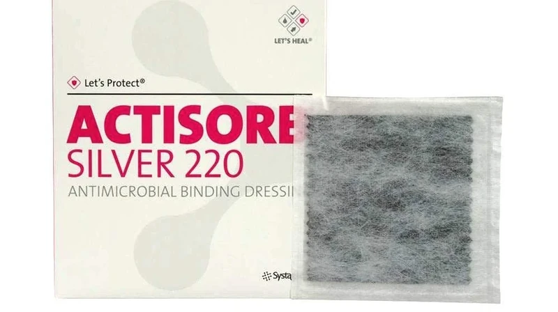 Actisorb Silver 220 Activated Charcoal Dressings 19cm x 10.5cm x5 Ulcers Diabetic - Image 1