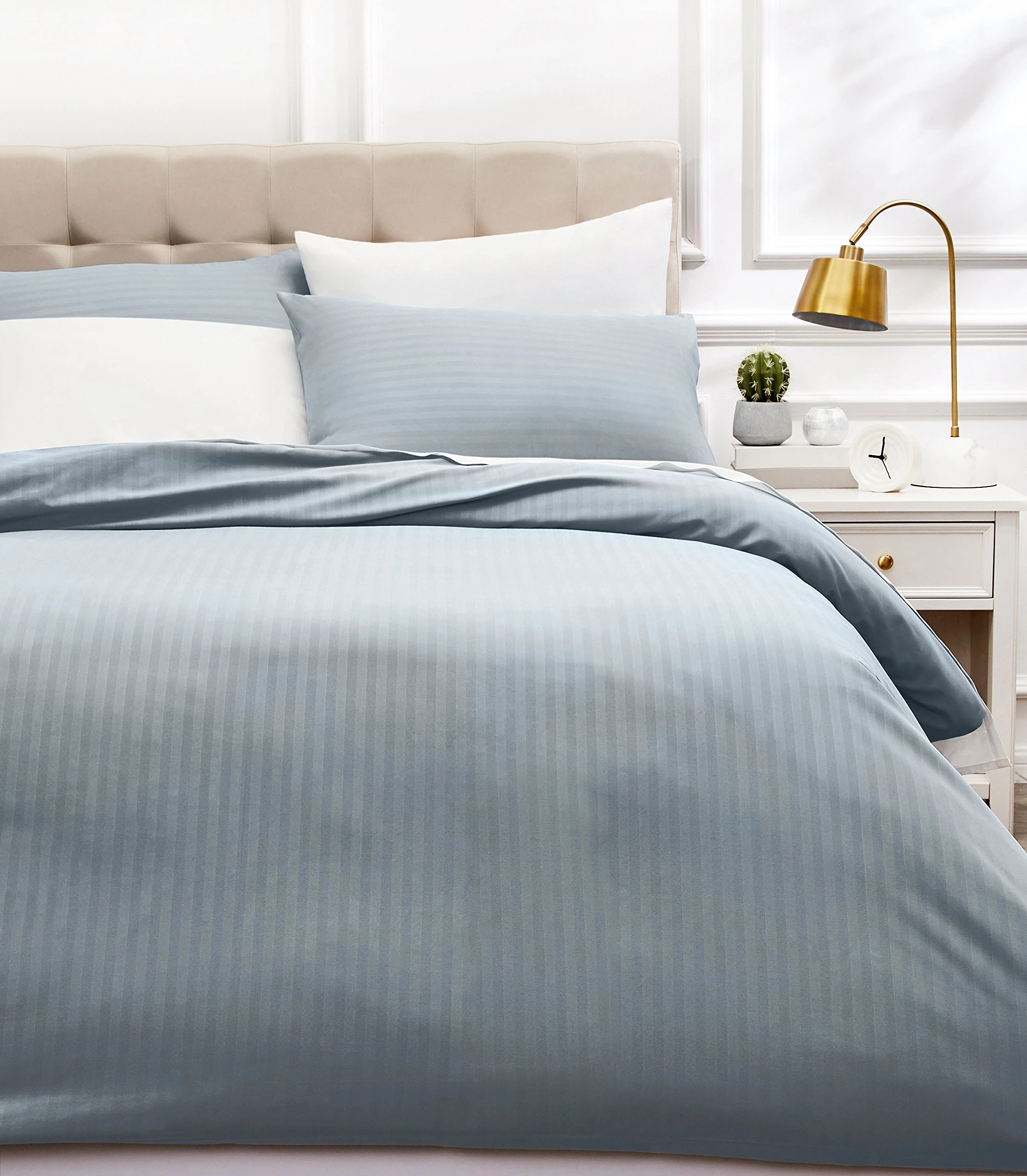 Amazon Basics 3-Piece Microfibre Double Bedding Duvet Cover Set, Duvet Cover 200 x 200 cm & 2 Pillowcases 50 x 80 cm, Dark Grey