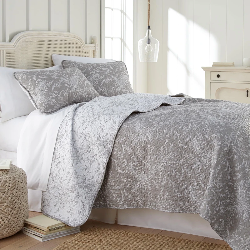 Southshore Fine Living, Inc. Floral Quilt King Size, All Season Bedding Set, Soft Coverlet, 3-Piece Lightweight Bedspread Set with Two Matching Quilted Pillow Shams, California/King Quilt Sets, Grey