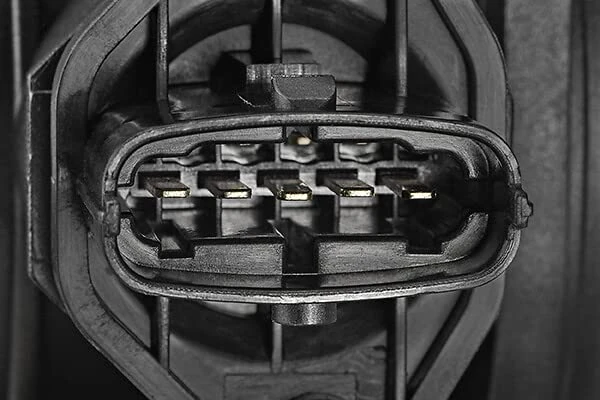 VALEO 253713 Air Mass Sensor Number of pins: Plug type: OVAL Integrated air temperature sensor: YES Mounting type: BOSCH