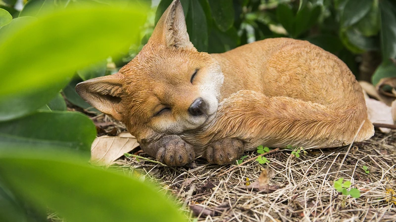RUNADI Fox Pup Sleeping Statue