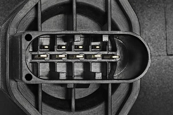 VALEO 253733 Air Mass Sensor Number of pins: Plug type: D SHAPE Integrated air temperature sensor: YES Mounting type: BOSCH