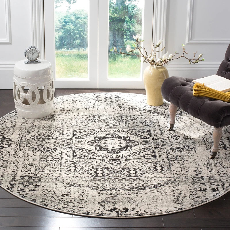 Safavieh Traditional Rug for Living Room, Dining Room, Bedroom - Evoke Collection, Short Pile, in Ivory and Black, 200 x 200 cm