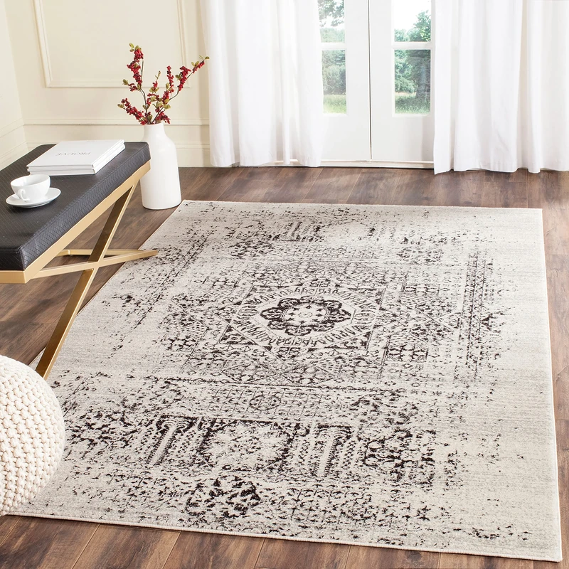 Safavieh Traditional Rug for Living Room, Dining Room, Bedroom - Evoke Collection, Short Pile, in Ivory and Black, 200 x 200 cm