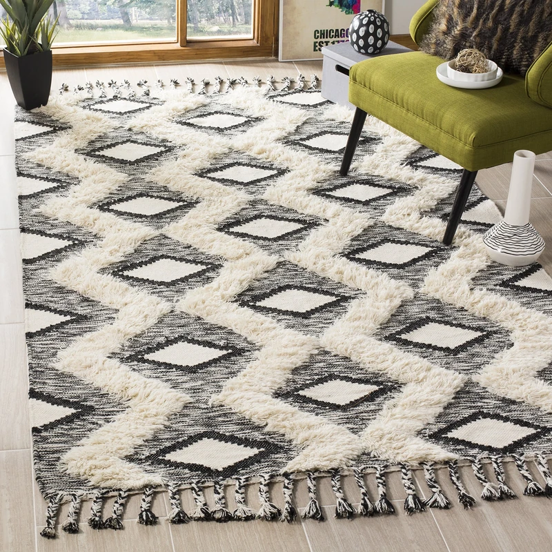 SAFAVIEH Moroccan Inspired Rug for Living Room, Dining Room, Bedroom - Kenya Collection, High Pile, in Black and Ivory, 122 X 183 cm