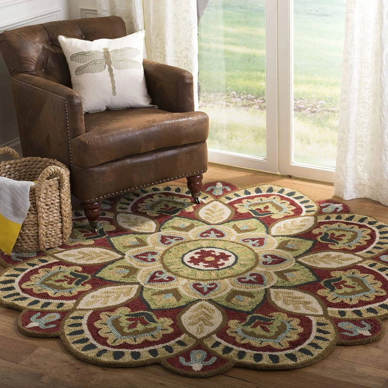 Safavieh Traditional Rug for Living Room, Dining Room, Bedroom - Novelty Collection, Short Pile, in Red and Taupe, 120 x 120 cm