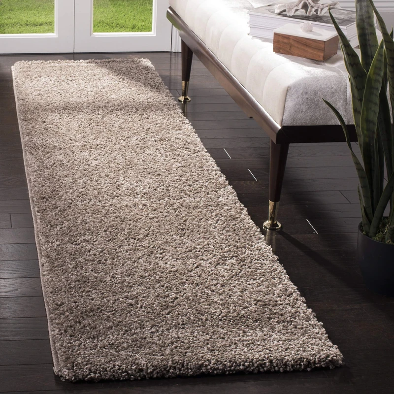 SAFAVIEH Shaggy Rug for Living Room, Dining Room, Bedroom - Solo Shag Collection, High Pile, in Brown, 61 X 244 cm