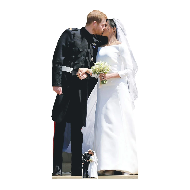 Prince Harry and Meghan Royal Wedding Couple First Kiss - Image 1