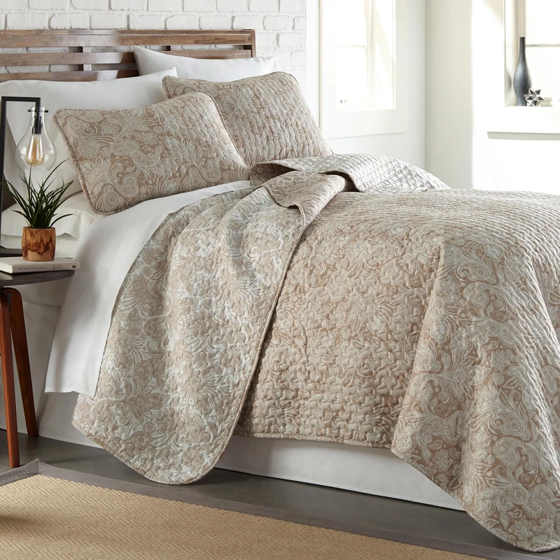 Southshore Fine Living, Inc. Cal King Paisley Quilt Bedding Set, Lightweight Bedspread, 3-Piece Bohemian Bedding with 2 Pillow Shams, Cal King Size Quilt Set, Motel Bedspread, Reversible Taupe Quilts