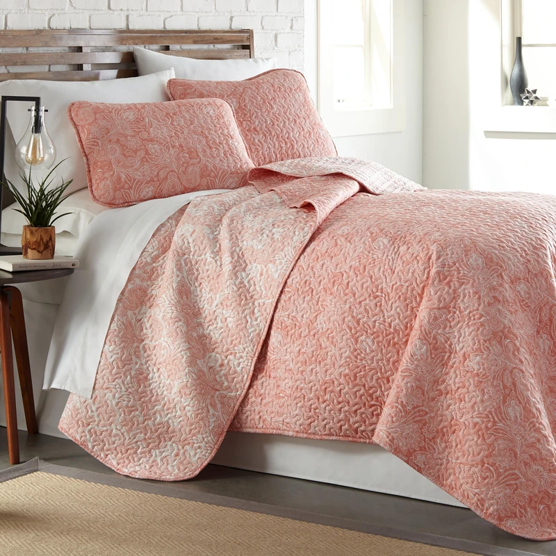 Southshore Fine Living, Inc. Paisley Quilt Queen Size Bedding Set, Summer Coverlet, Boho Bedspread, 3-Piece Farmhouse Bedding with Two Matching Pillow Shams, Full/Queen Bed Set, Reversible Coral