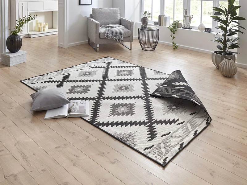NORTHRUGS Malibu Indoor and Outdoor Rug 120 x 170 cm - Reversible Rug Weatherproof Modern Geometric Pattern Runner for Balcony Patio Garden Conservatory Living Room Rug Waterproof in Black Cream