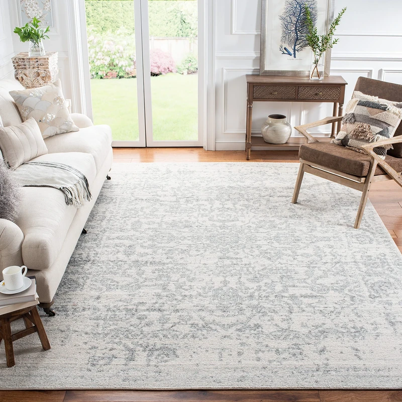 Safavieh Distressed Rug for Living Room, Dining Room, Bedroom - Madison Collection, Short Pile, in Silver and Ivory, 240 x 300 cm