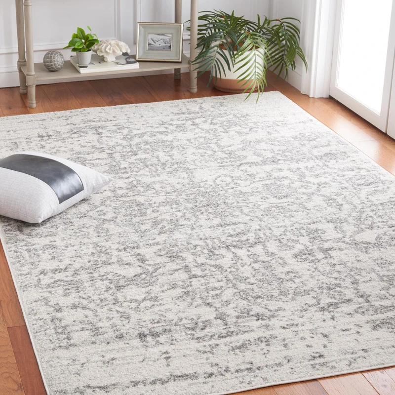 Safavieh Modern Chic Rug for Living Room, Dining Room, Bedroom - Madison Collection, Short Pile, in Silver and Ivory, 155 X 229 cm